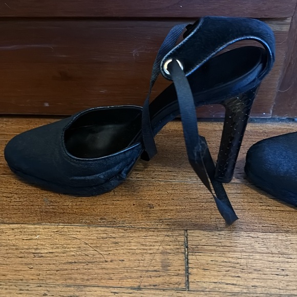 Gucci (Tom Ford era) velvet pumps. 6.5 stunning! - Picture 4 of 12